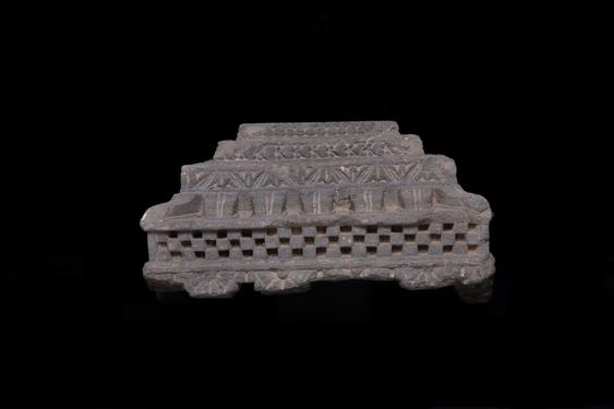 Image of Stepped cornice of a harmikā