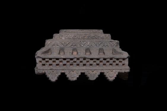 Image of Stepped cornice of a harmikā