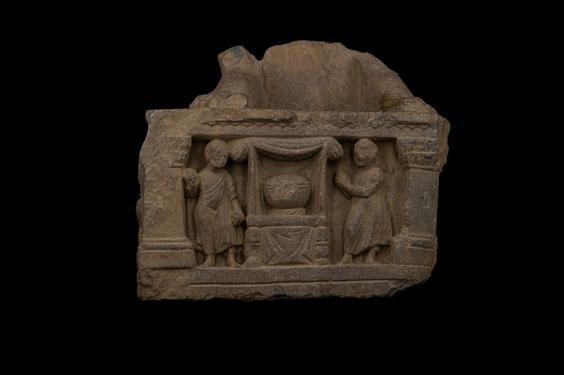 Image of Adoration of the relics