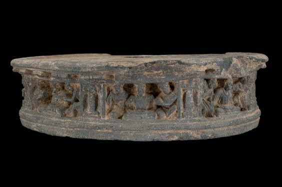 Image of Buddhas and devotees