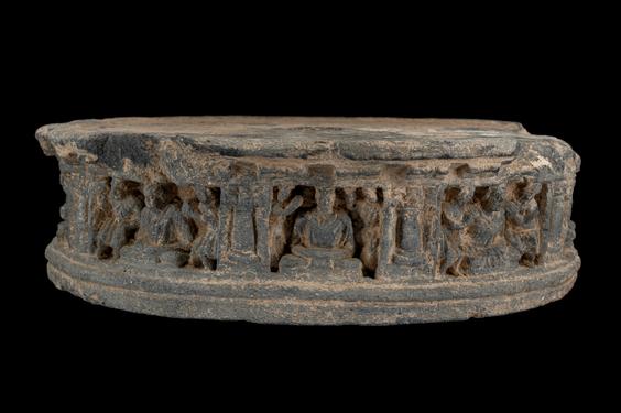 Image of Buddhas and devotees