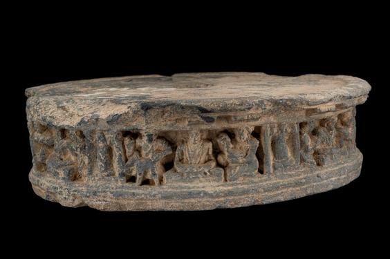 Image of Buddhas and devotees