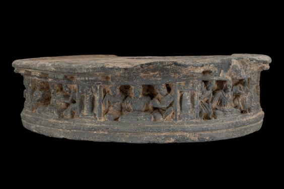 Image of Buddhas and devotees